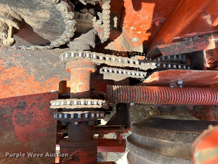 image for item NR9866 Hesston 846A round baler