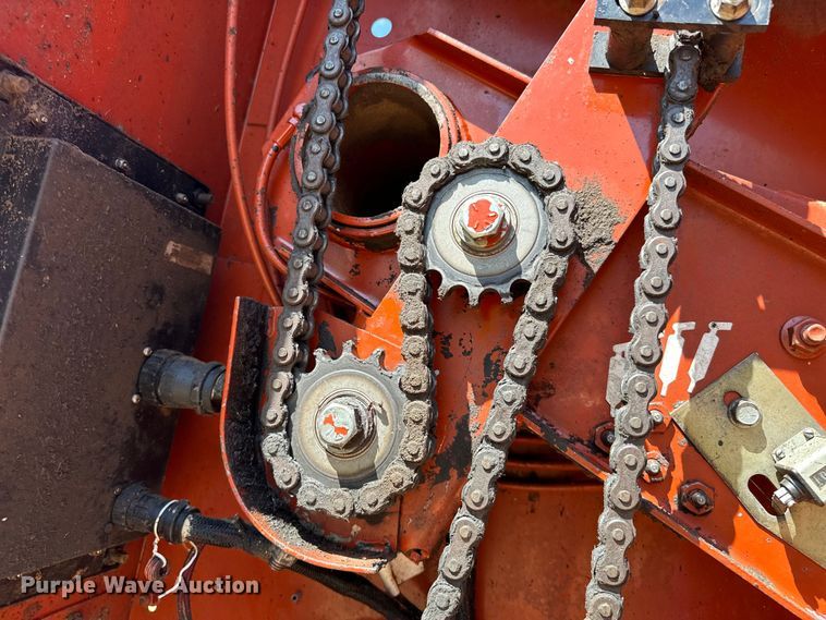 image for item NR9866 Hesston 846A round baler