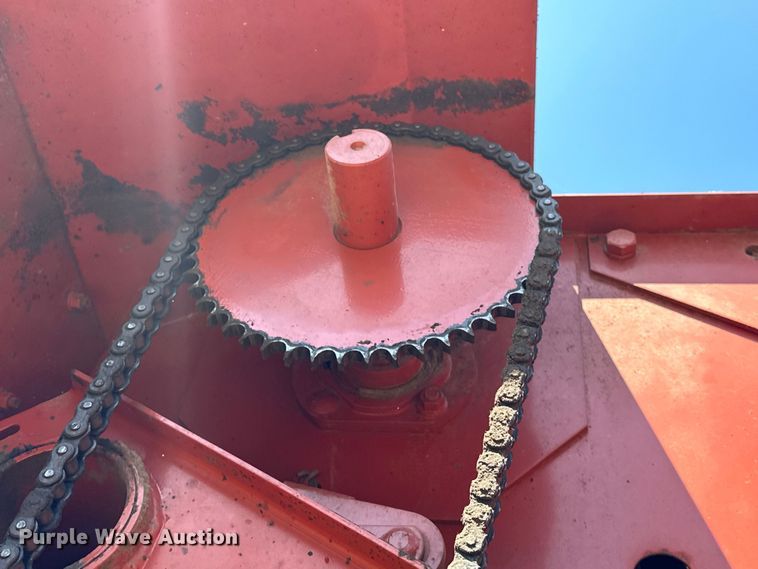 image for item NR9866 Hesston 846A round baler