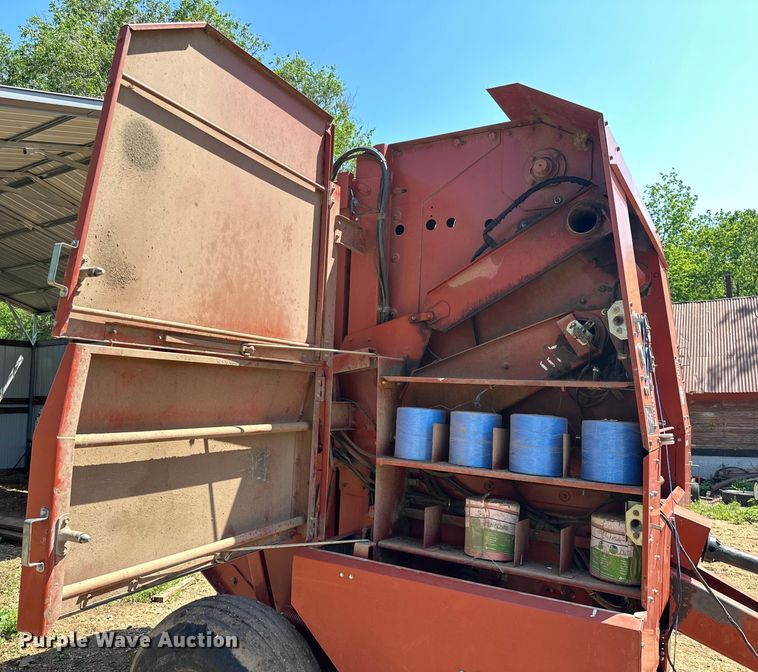 image for item NR9866 Hesston 846A round baler
