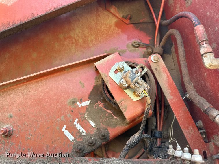 image for item NR9866 Hesston 846A round baler