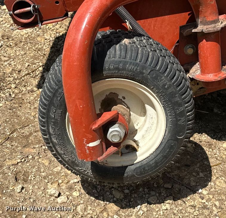 image for item NR9866 Hesston 846A round baler