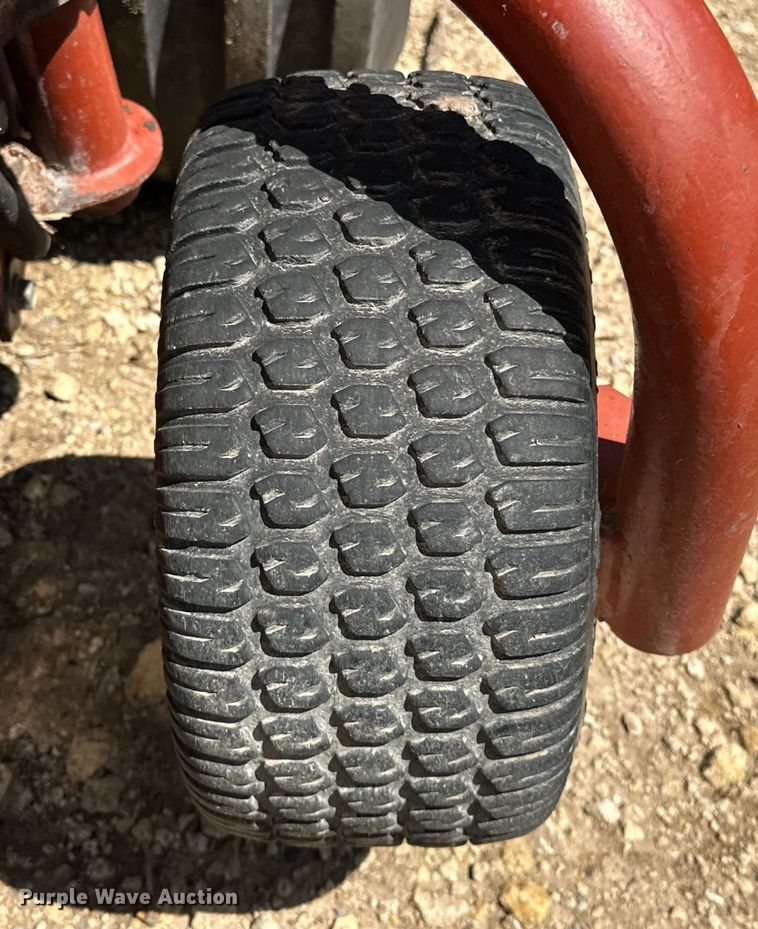 image for item NR9866 Hesston 846A round baler