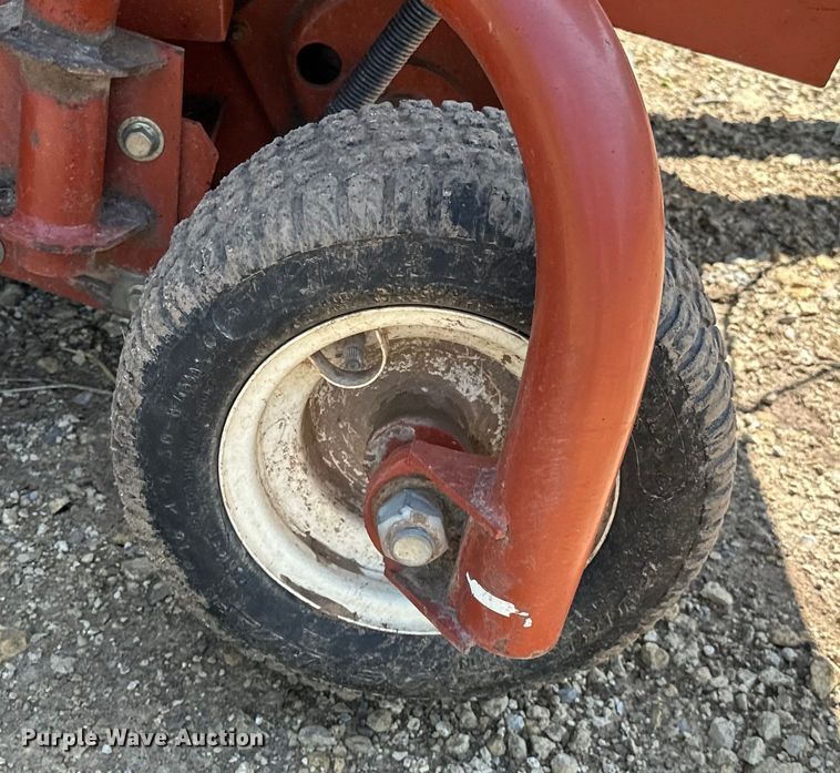 image for item NR9866 Hesston 846A round baler