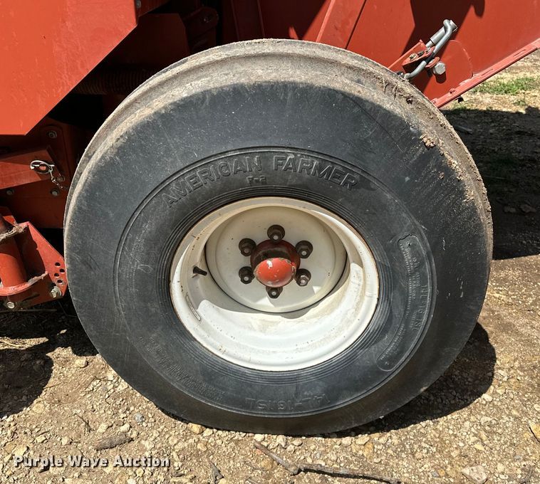 image for item NR9866 Hesston 846A round baler
