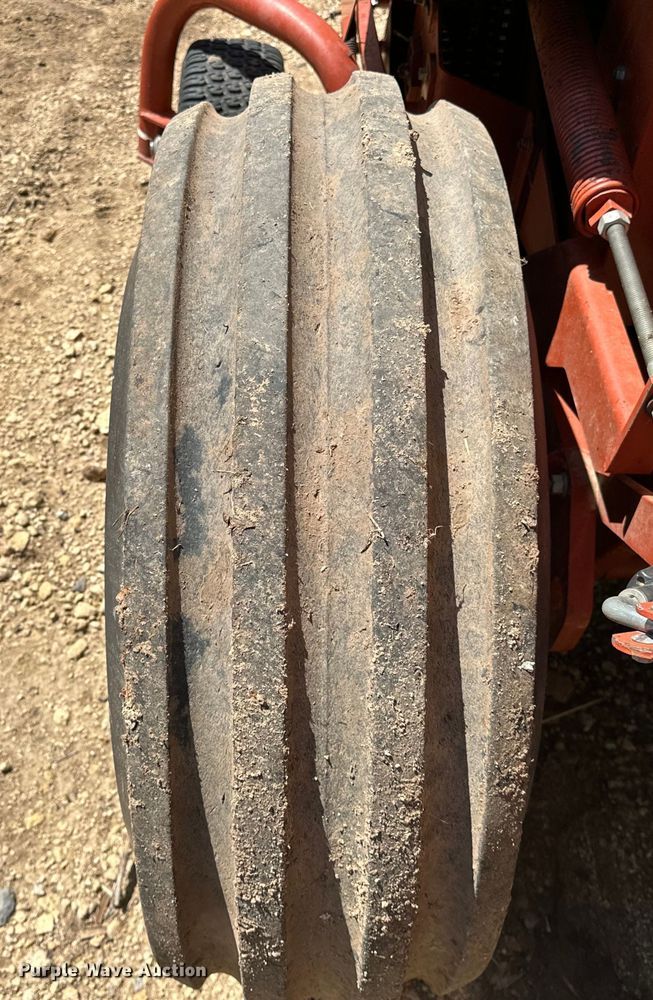 image for item NR9866 Hesston 846A round baler