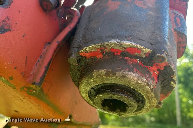 image for item NR9870 New Holland  116 swather / windrower