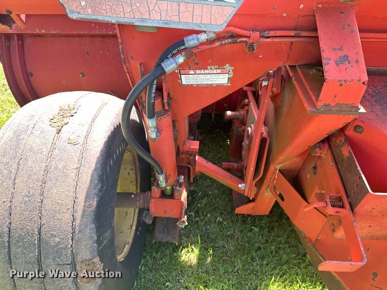 image for item NR9870 New Holland  116 swather / windrower