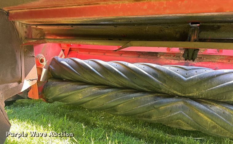 image for item NR9870 New Holland  116 swather / windrower