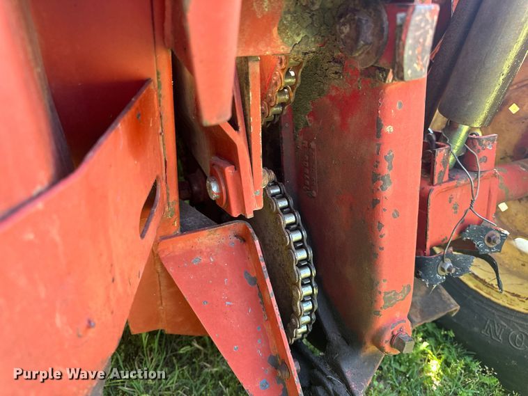 image for item NR9870 New Holland  116 swather / windrower