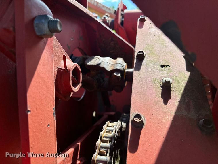 image for item NR9870 New Holland  116 swather / windrower