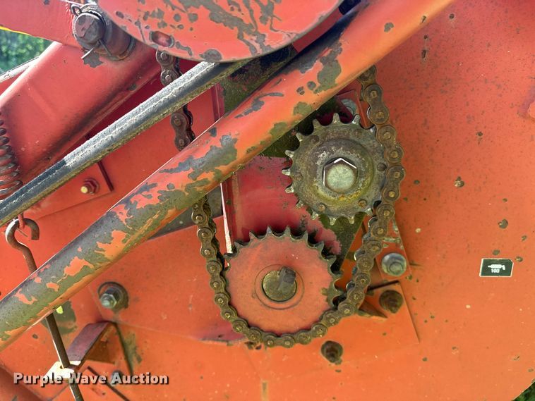 image for item NR9870 New Holland  116 swather / windrower