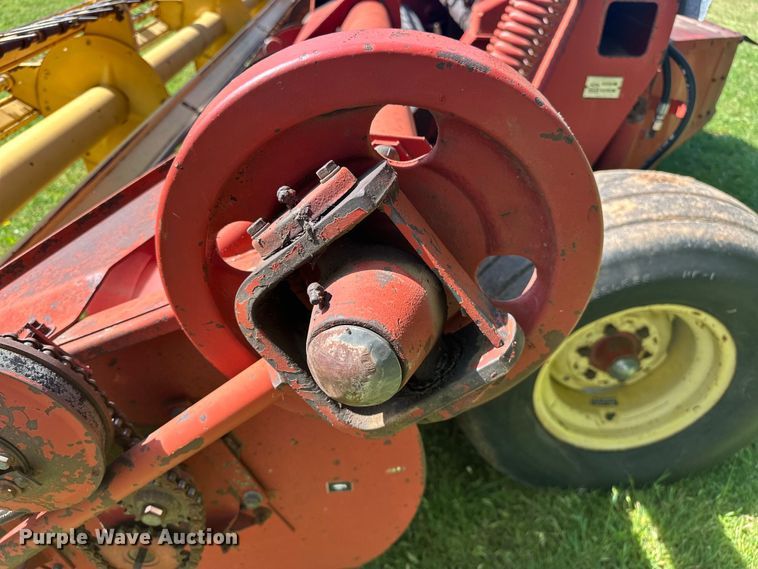 image for item NR9870 New Holland  116 swather / windrower