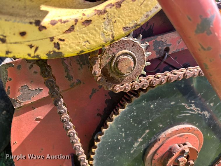 image for item NR9870 New Holland  116 swather / windrower