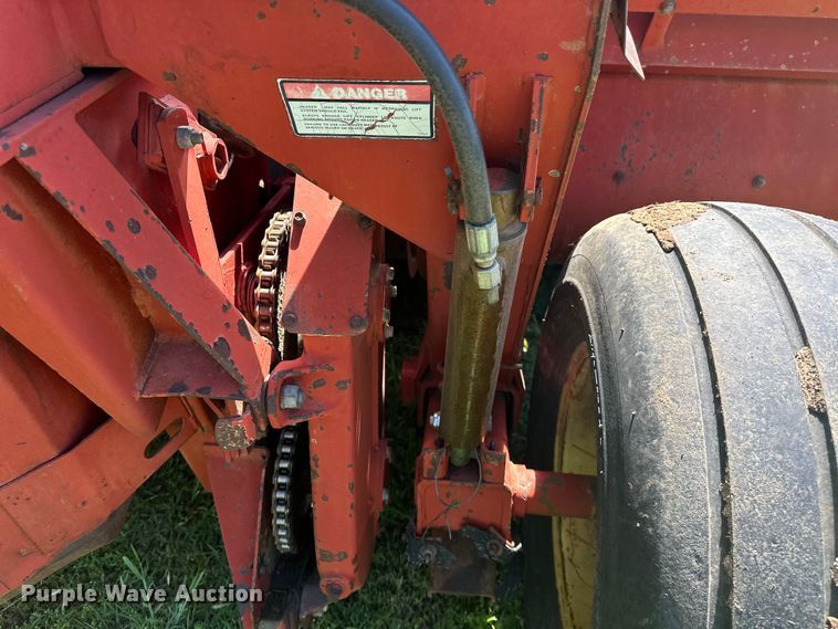 image for item NR9870 New Holland  116 swather / windrower