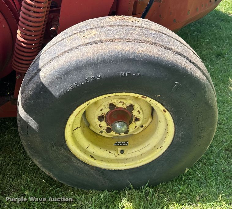 image for item NR9870 New Holland  116 swather / windrower