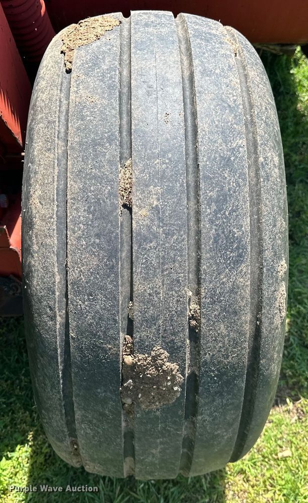 image for item NR9870 New Holland  116 swather / windrower