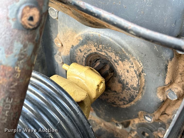 image for item NR9875 1995 John Deere 5300 tractor