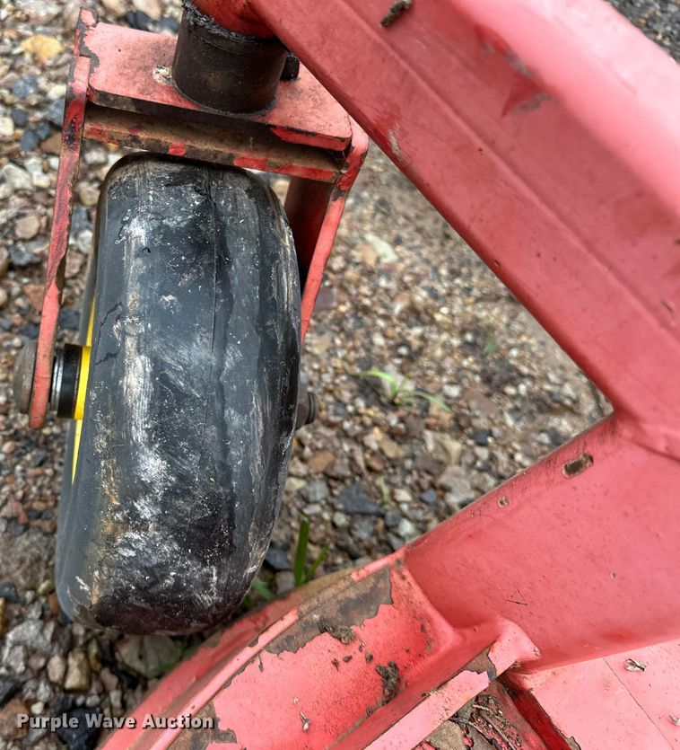 image for item NR9875 1995 John Deere 5300 tractor