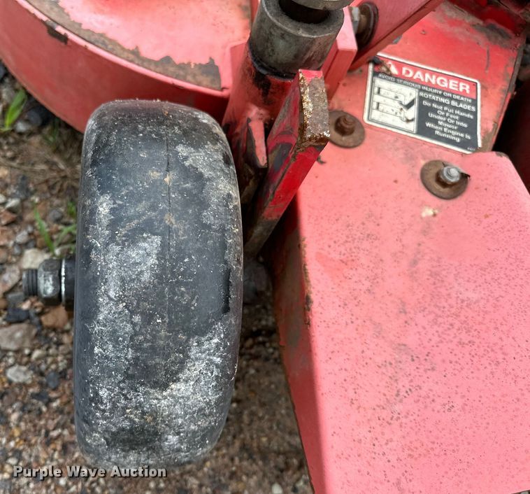 image for item NR9875 1995 John Deere 5300 tractor