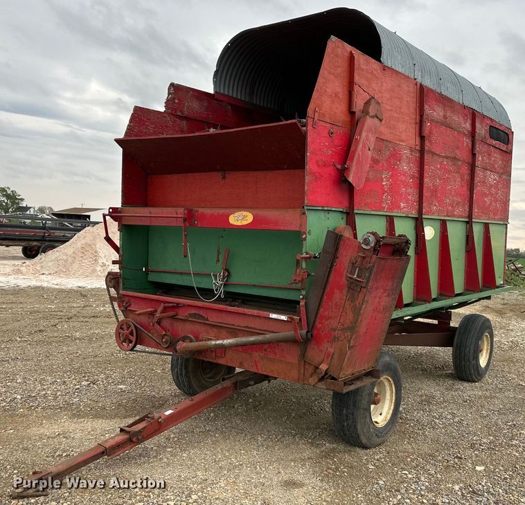 image for item NT9159 Balzer silage wagon