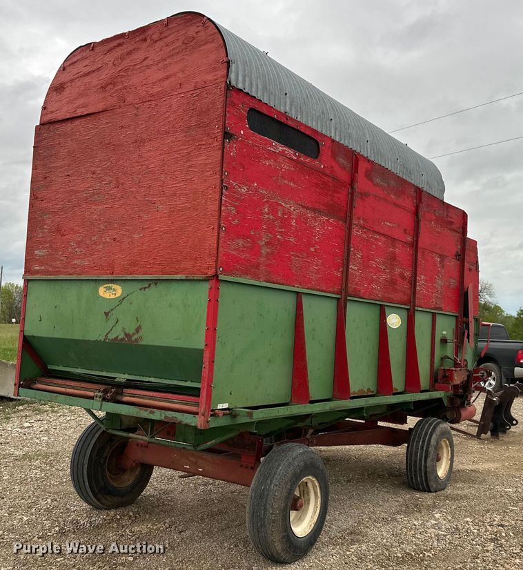 image for item NT9159 Balzer silage wagon