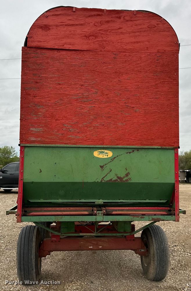 image for item NT9159 Balzer silage wagon