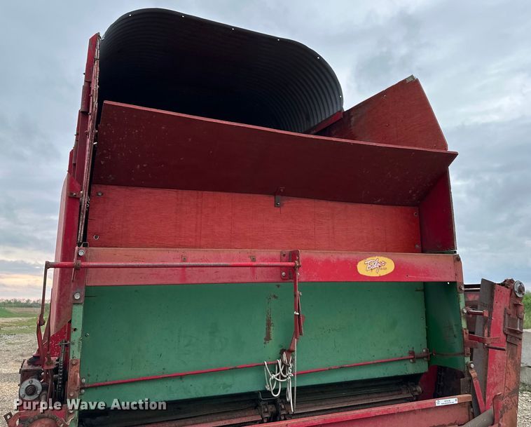 image for item NT9159 Balzer silage wagon
