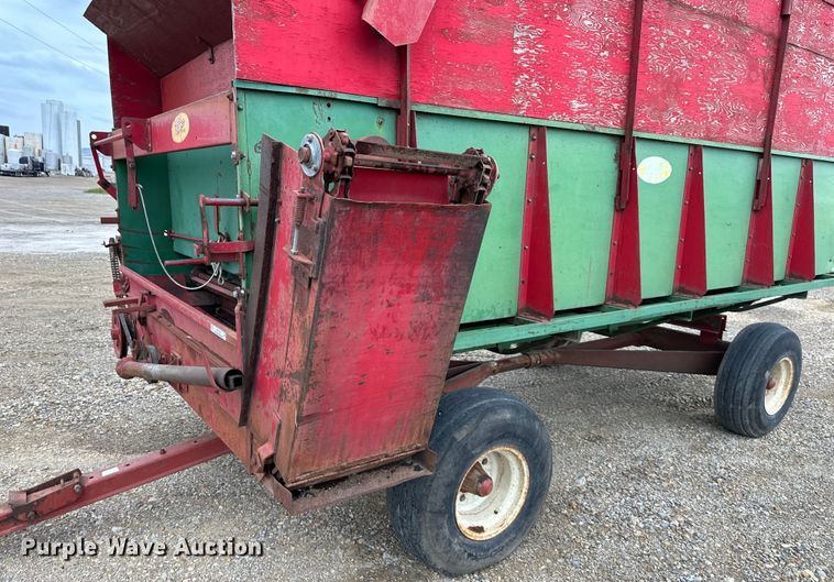 image for item NT9159 Balzer silage wagon