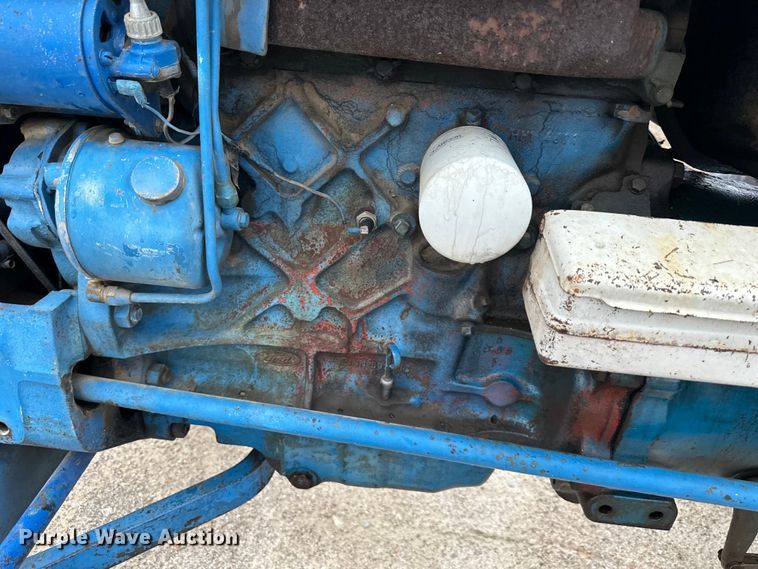 Ford 5000 tractor in McLouth, KS Item NT9163 for sale Purple Wave
