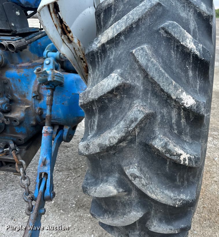 image for item NT9163 Ford 5000 tractor