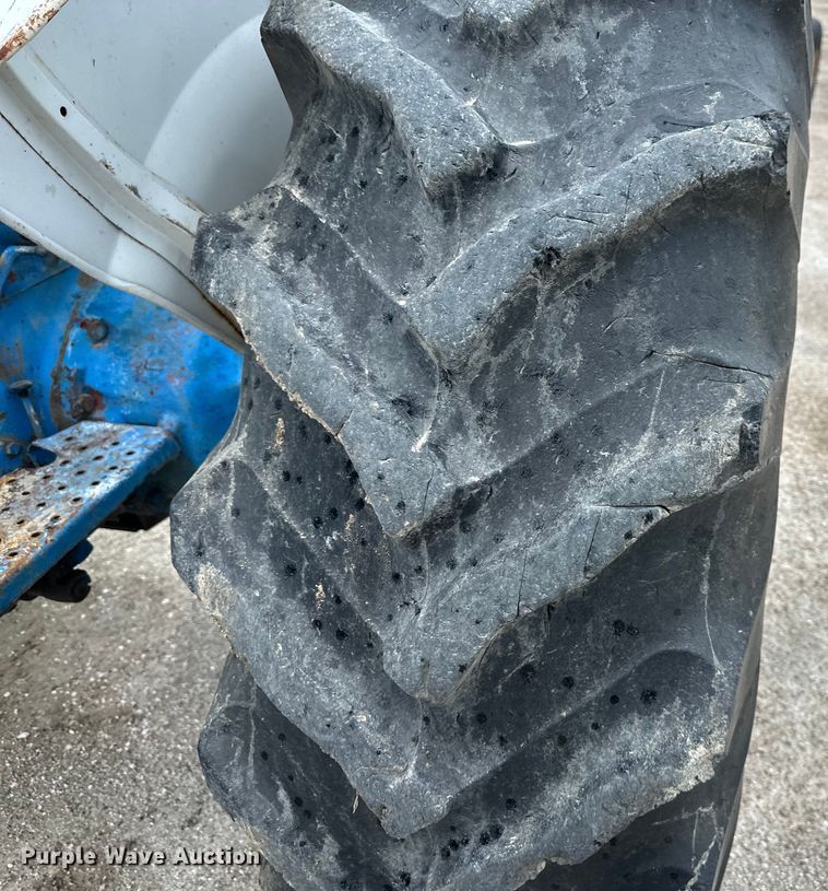 image for item NT9163 Ford 5000 tractor