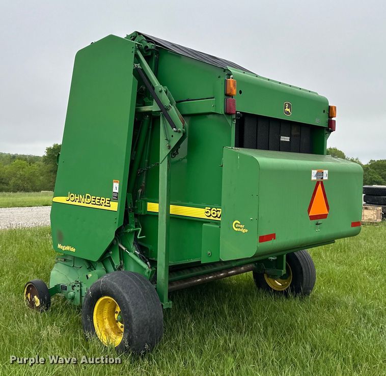 image for item NT9183 2002 John Deere 567 round baler