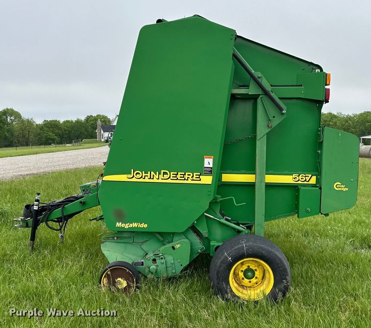 image for item NT9183 2002 John Deere 567 round baler