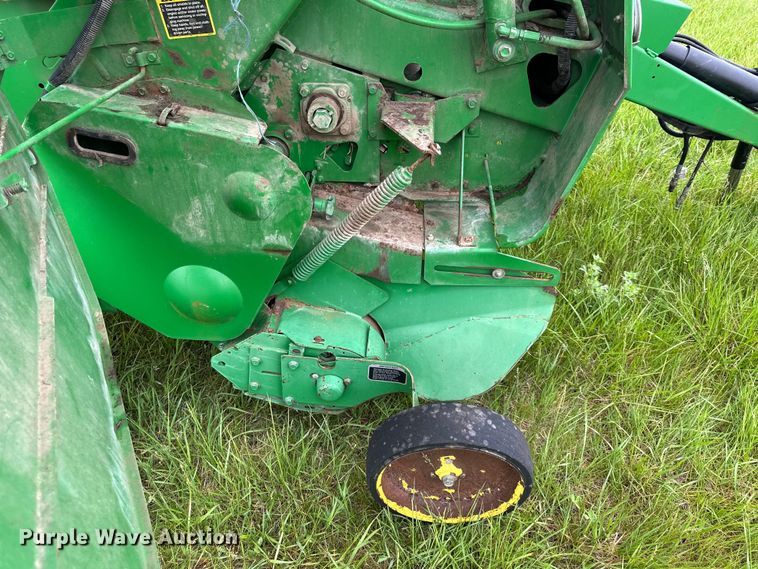 image for item NT9183 2002 John Deere 567 round baler