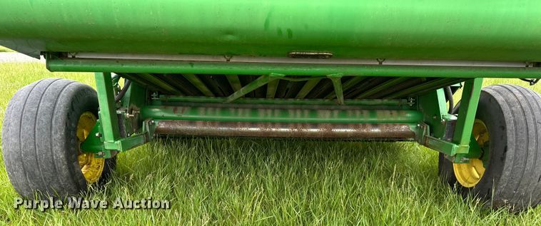 image for item NT9183 2002 John Deere 567 round baler