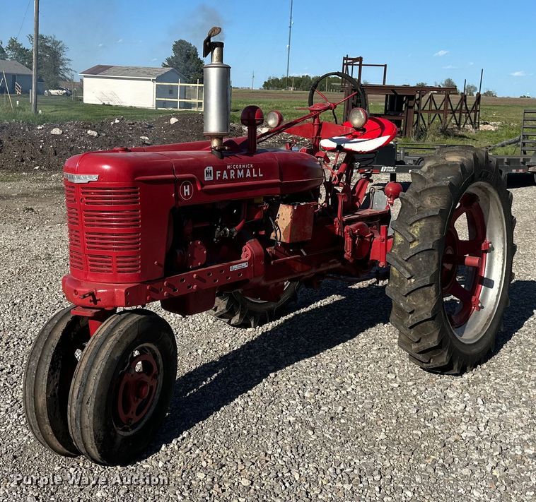 image for item NT9196 1947 International Harvester Farmall H tractor