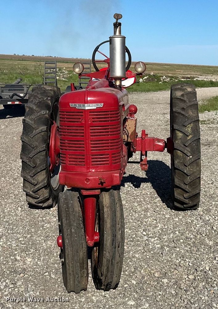 image for item NT9196 1947 International Harvester Farmall H tractor