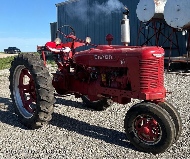 image for item NT9196 1947 International Harvester Farmall H tractor