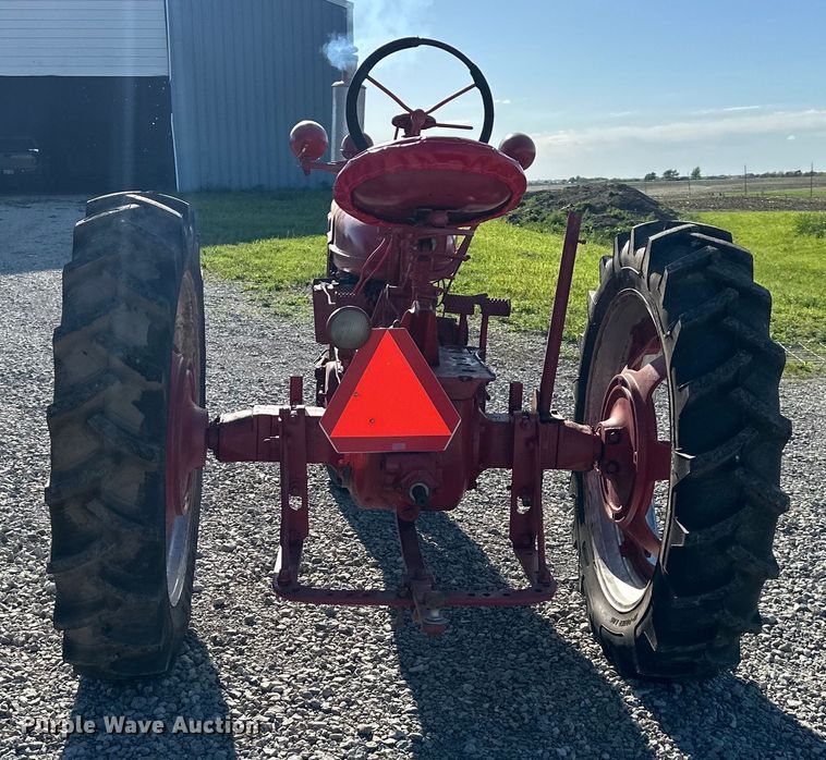 image for item NT9196 1947 International Harvester Farmall H tractor