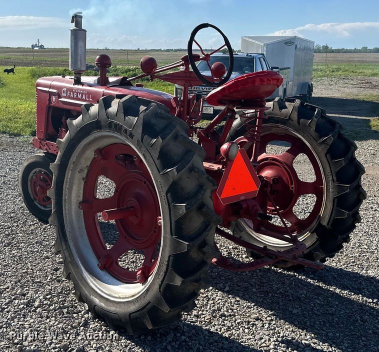 image for item NT9196 1947 International Harvester Farmall H tractor