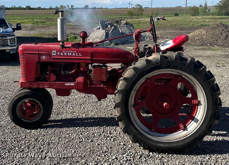 image for item NT9196 1947 International Harvester Farmall H tractor
