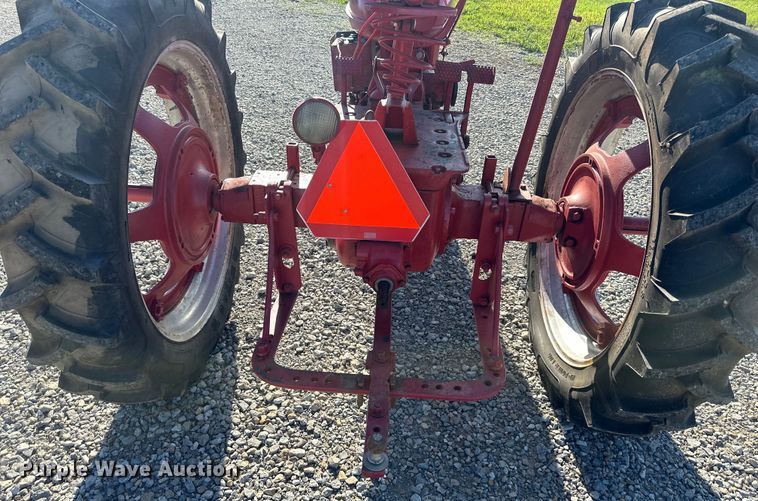 image for item NT9196 1947 International Harvester Farmall H tractor