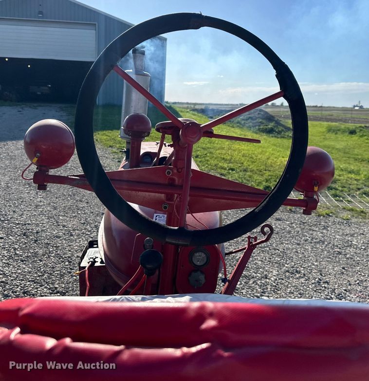 image for item NT9196 1947 International Harvester Farmall H tractor