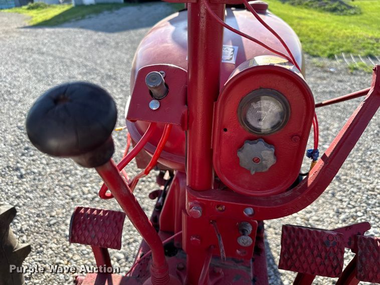 image for item NT9196 1947 International Harvester Farmall H tractor