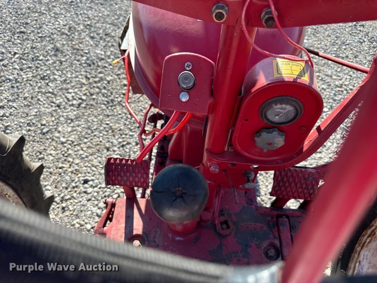 image for item NT9196 1947 International Harvester Farmall H tractor