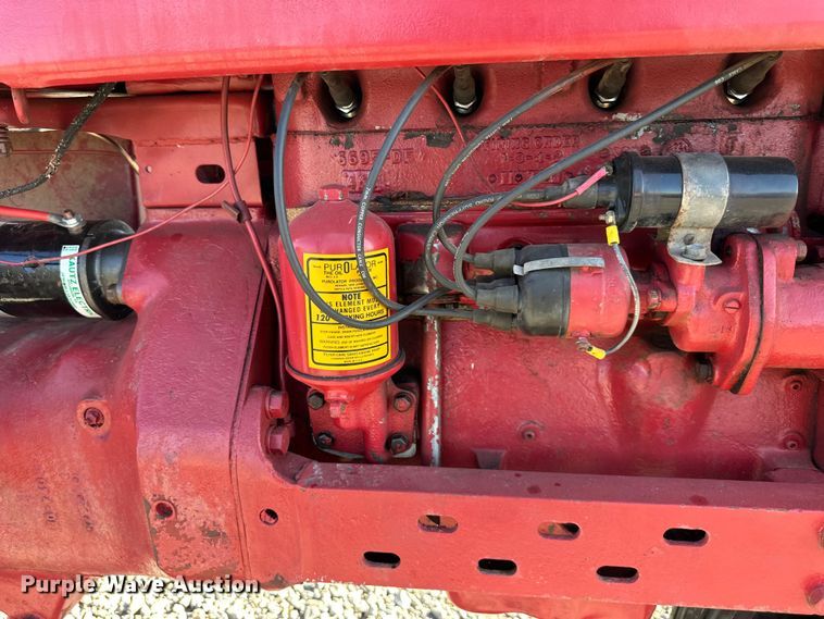 image for item NT9196 1947 International Harvester Farmall H tractor