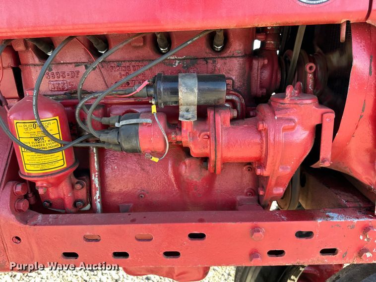 image for item NT9196 1947 International Harvester Farmall H tractor
