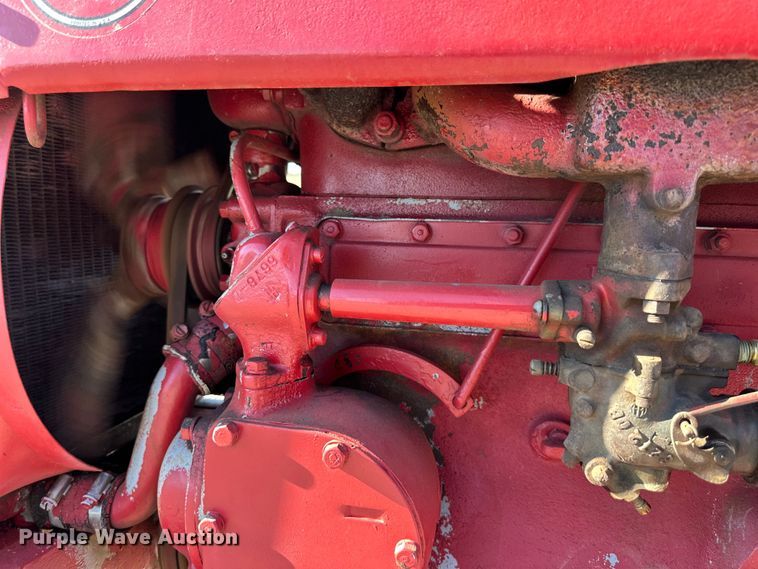 image for item NT9196 1947 International Harvester Farmall H tractor