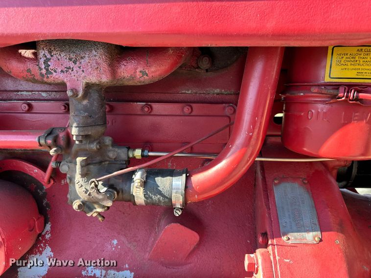 image for item NT9196 1947 International Harvester Farmall H tractor